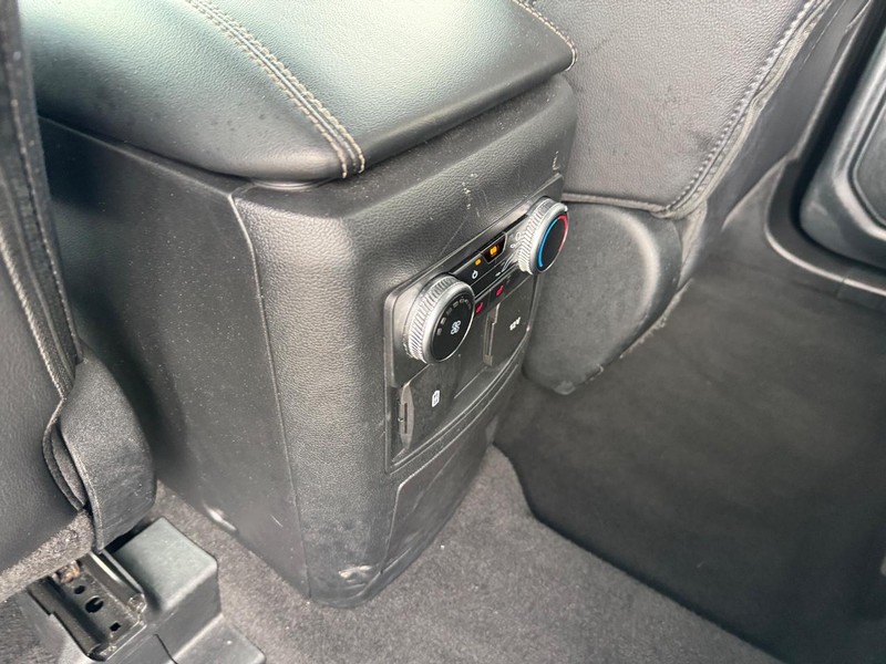 Ford Explorer Vehicle Image 13