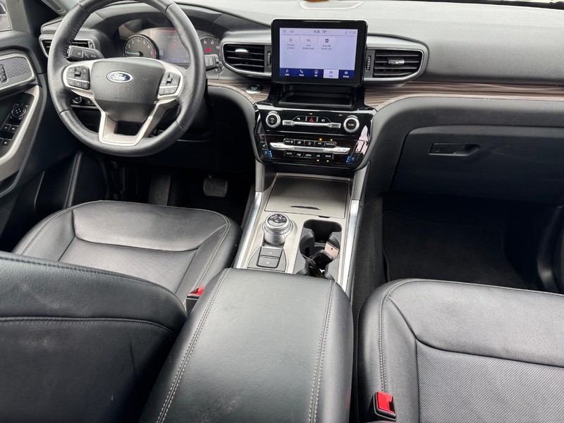 Ford Explorer Vehicle Image 16