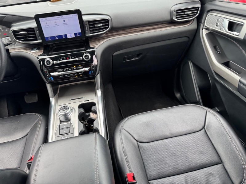 Ford Explorer Vehicle Image 17