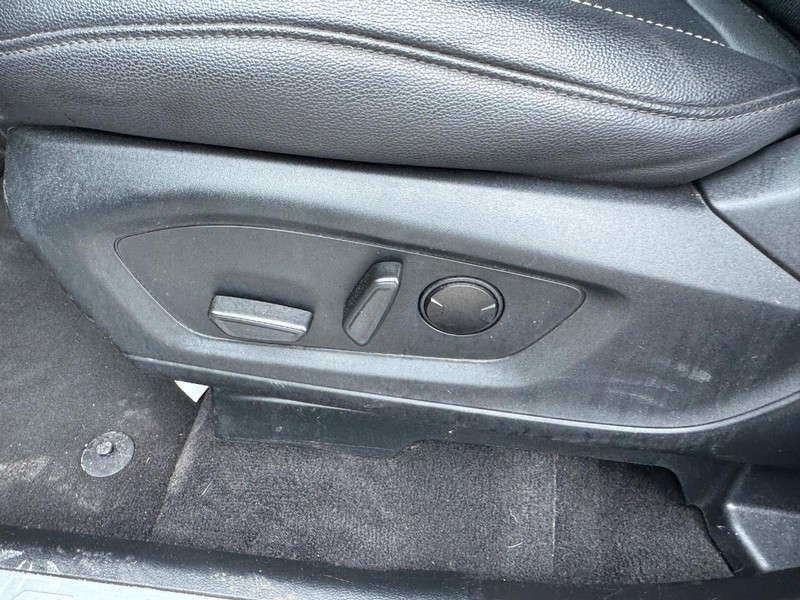 Ford Explorer Vehicle Image 18