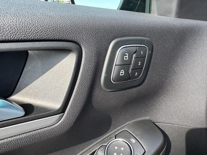 Ford Escape Vehicle Image 19