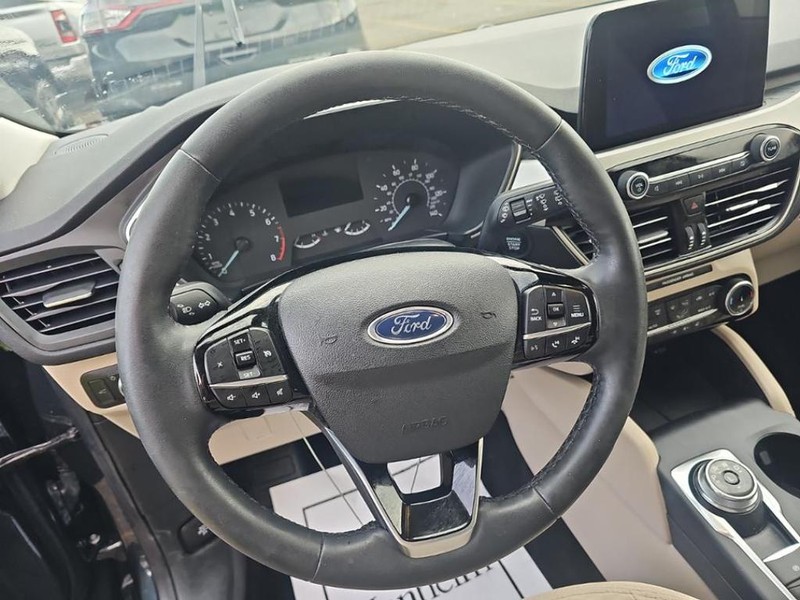 Ford Escape Vehicle Image 05