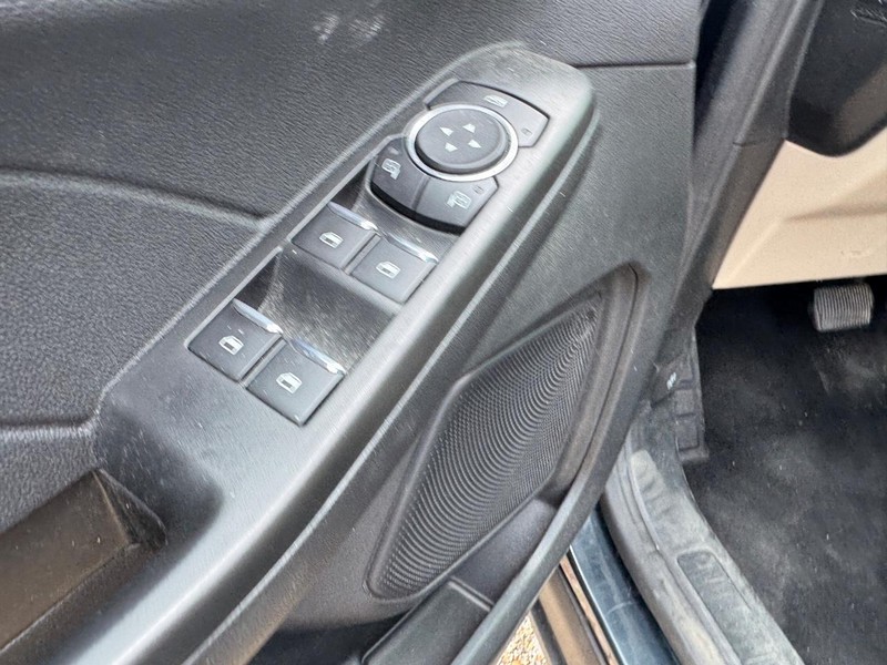 Ford Escape Vehicle Image 17