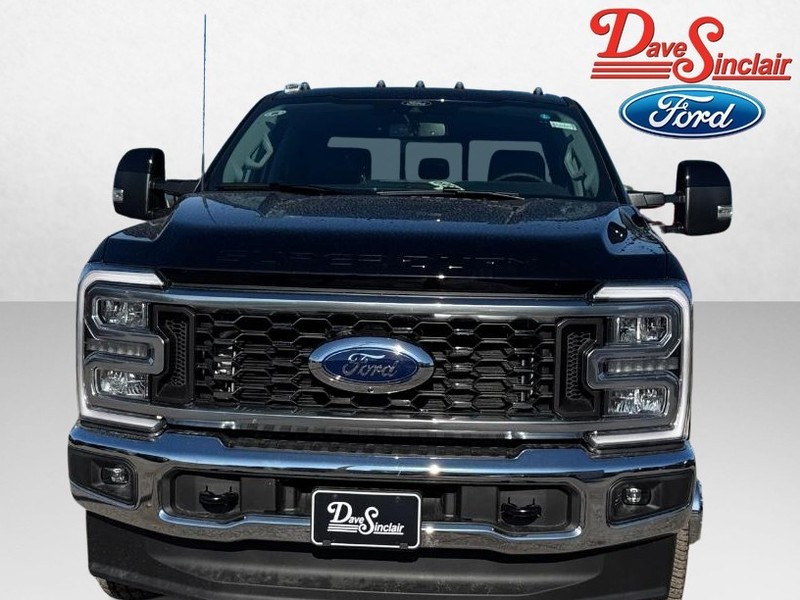 Ford Super Duty F-350 DRW Vehicle Image 02