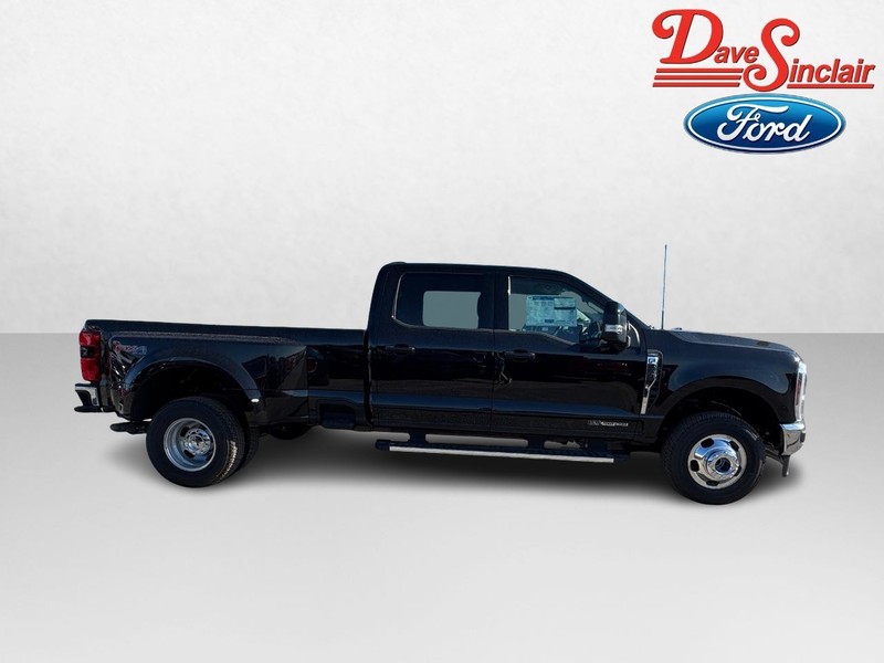 Ford Super Duty F-350 DRW Vehicle Image 05