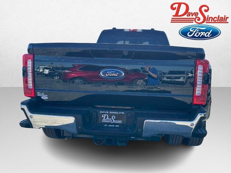 Ford Super Duty F-350 DRW Vehicle Image 08