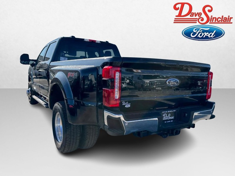 Ford Super Duty F-350 DRW Vehicle Image 09