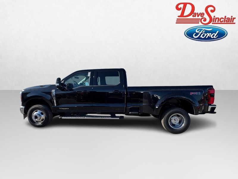 Ford Super Duty F-350 DRW Vehicle Image 10