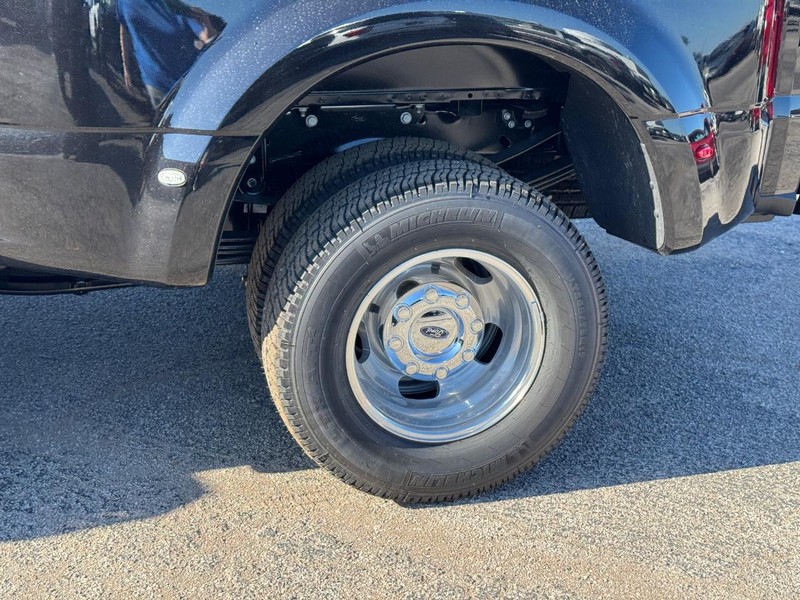 Ford Super Duty F-350 DRW Vehicle Image 11