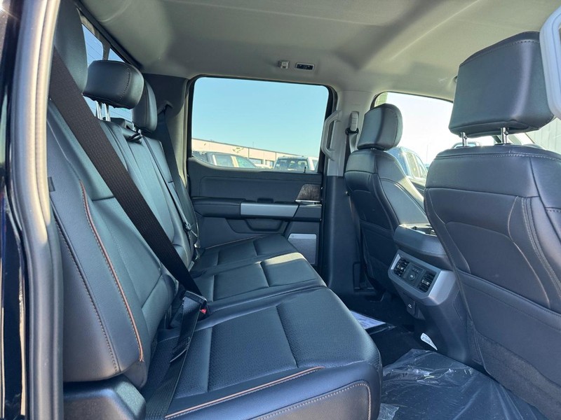 Ford Super Duty F-350 DRW Vehicle Image 13