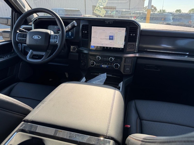 Ford Super Duty F-350 DRW Vehicle Image 14