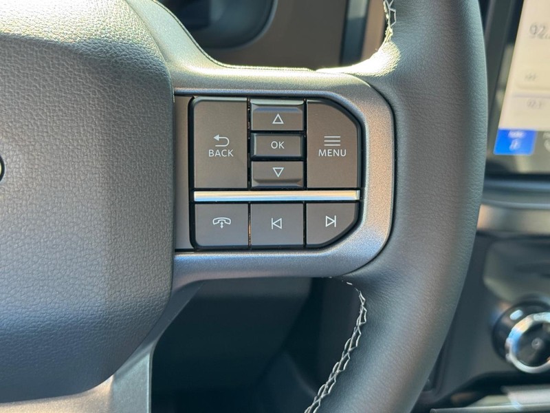 Ford Super Duty F-350 DRW Vehicle Image 23
