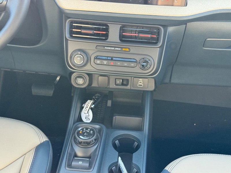 Ford Maverick Vehicle Image 18