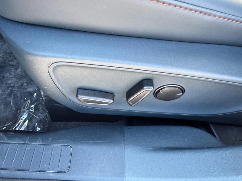 Ford Maverick Vehicle Image 19