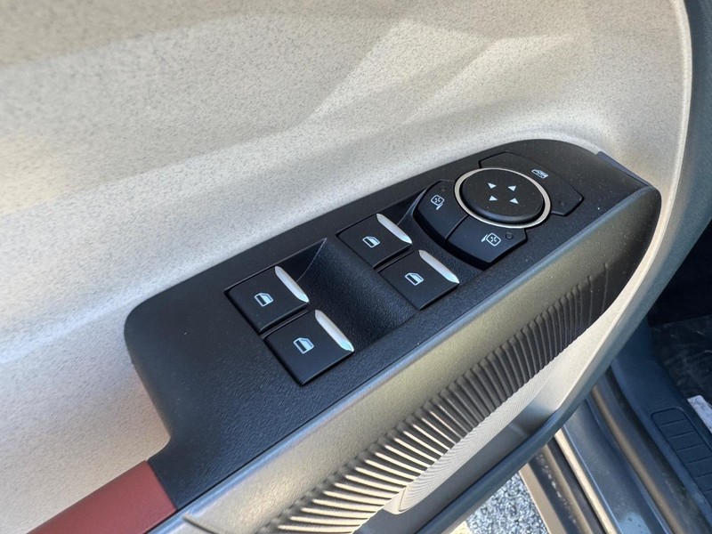 Ford Maverick Vehicle Image 20