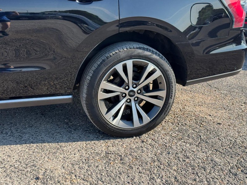 Ford Expedition Vehicle Image 10
