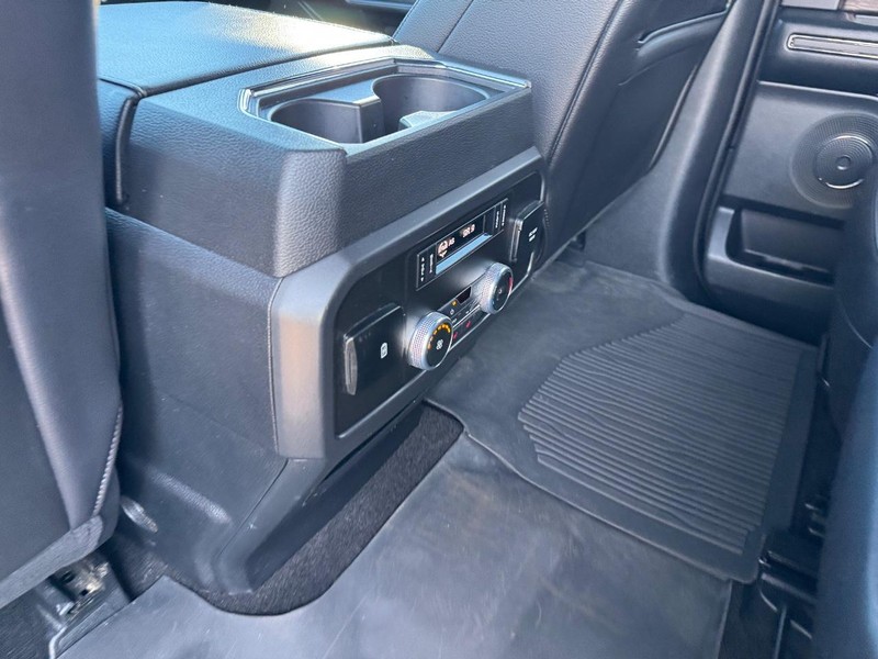 Ford Expedition Vehicle Image 14