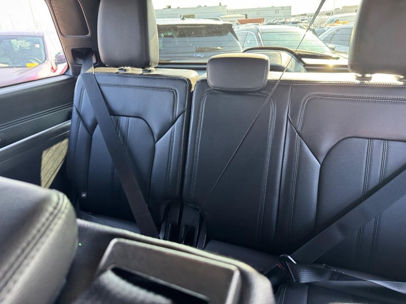 Ford Expedition Vehicle Image 15