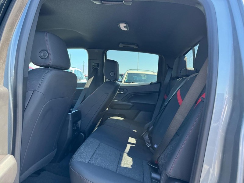 Chevrolet Colorado Vehicle Image 12