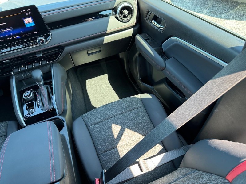 Chevrolet Colorado Vehicle Image 16