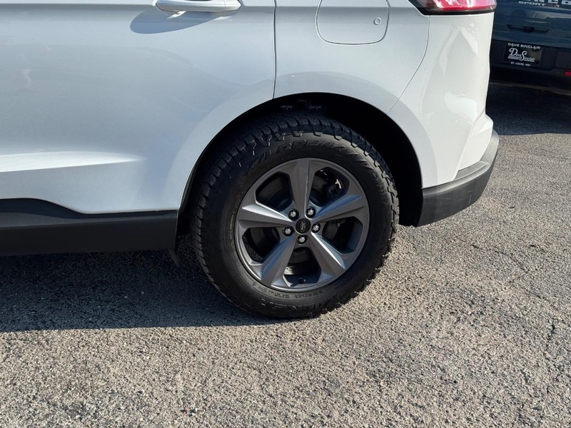 Ford Edge Vehicle Image 11