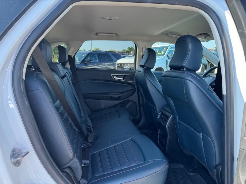 Ford Edge Vehicle Image 13