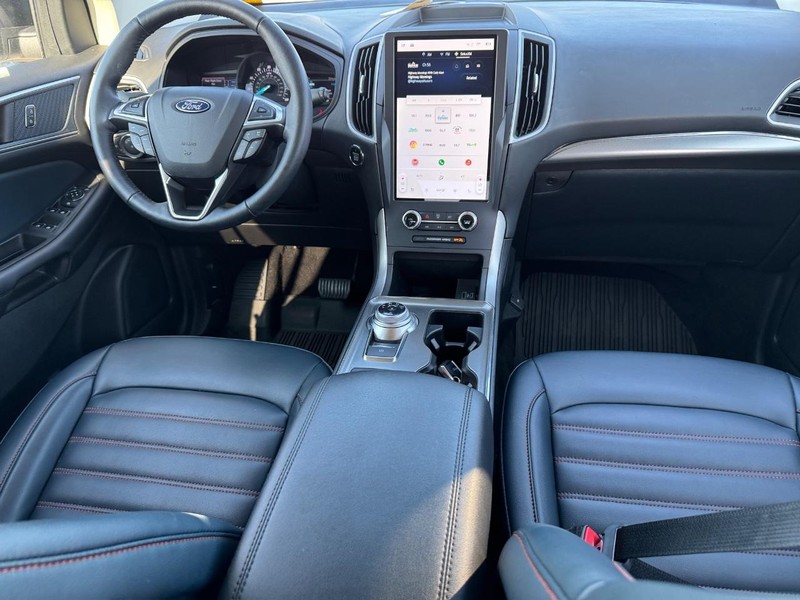Ford Edge Vehicle Image 15