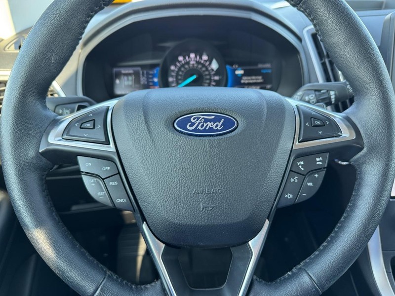 Ford Edge Vehicle Image 19