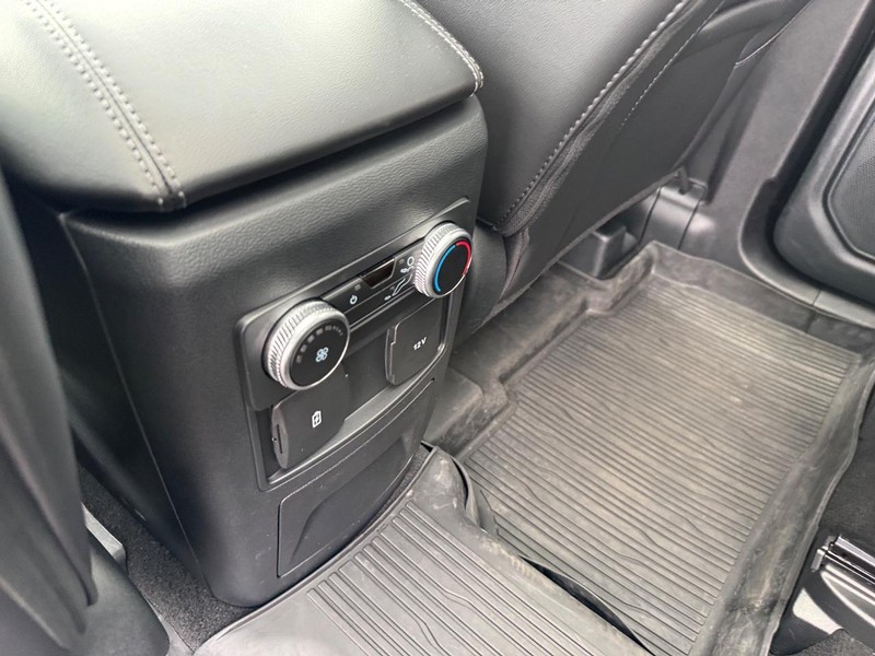 Ford Explorer Vehicle Image 15