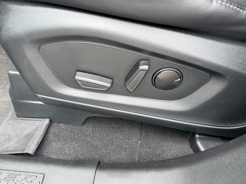 Ford Explorer Vehicle Image 19