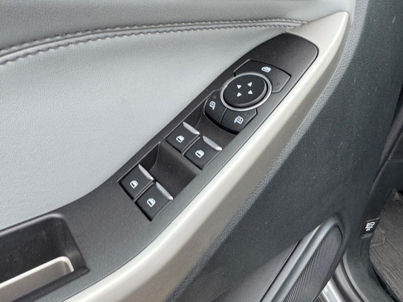 Ford Explorer Vehicle Image 20