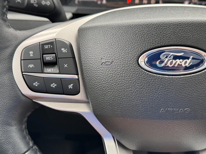 Ford Explorer Vehicle Image 22