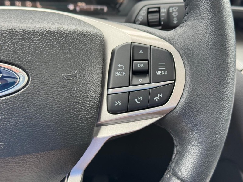 Ford Explorer Vehicle Image 23