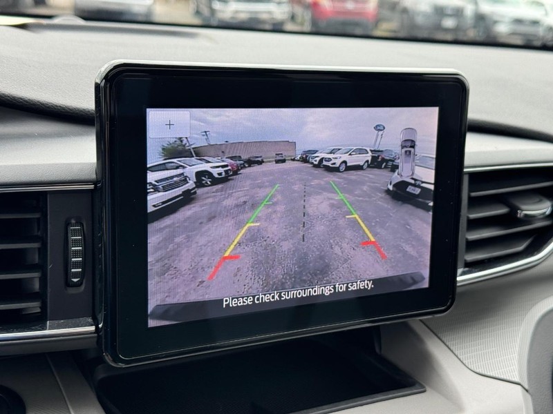 Ford Explorer Vehicle Image 26