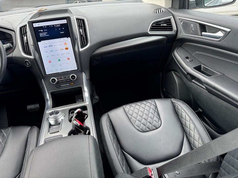 Ford Edge Vehicle Image 16