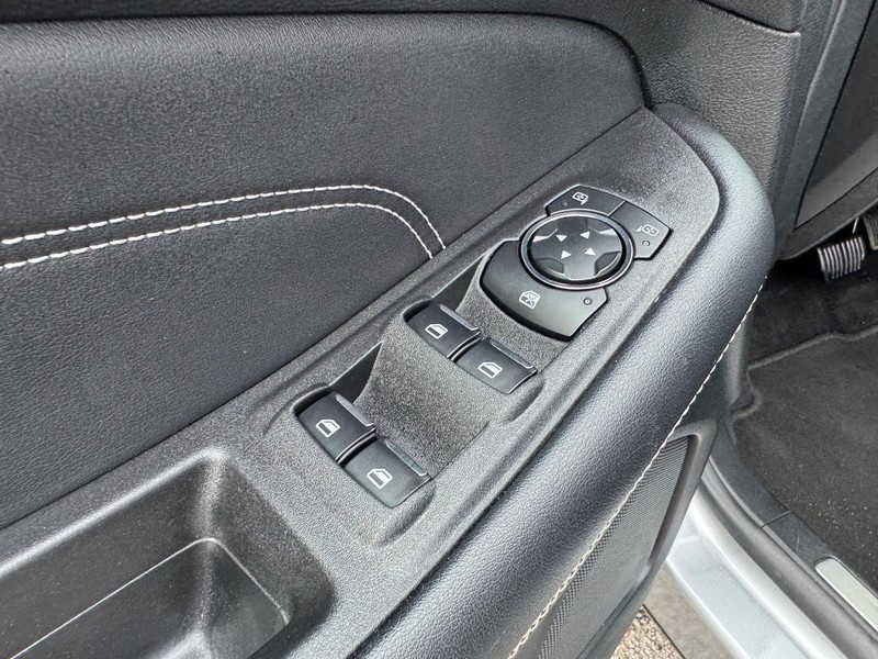 Ford Edge Vehicle Image 18