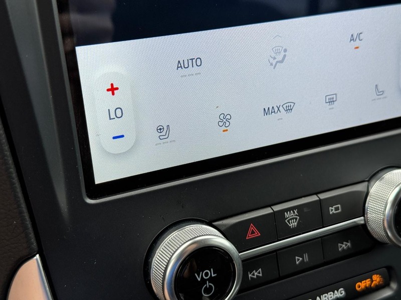 Ford Edge Vehicle Image 23