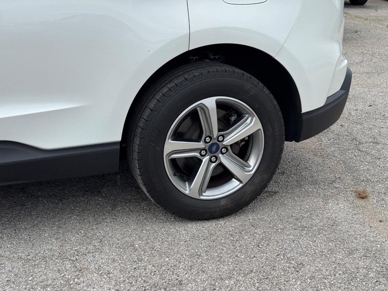 Ford Edge Vehicle Image 11