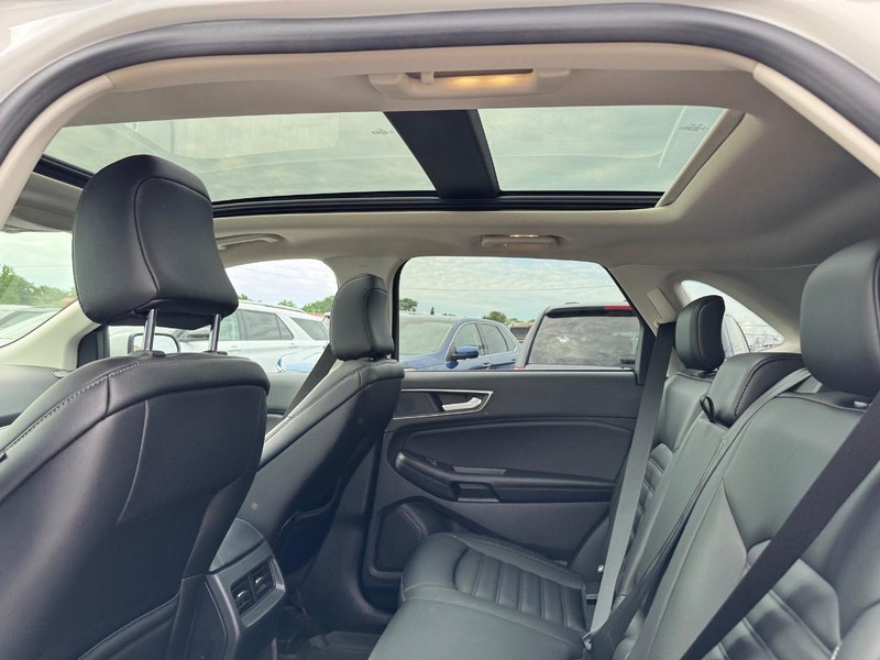 Ford Edge Vehicle Image 13