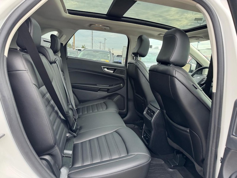 Ford Edge Vehicle Image 14