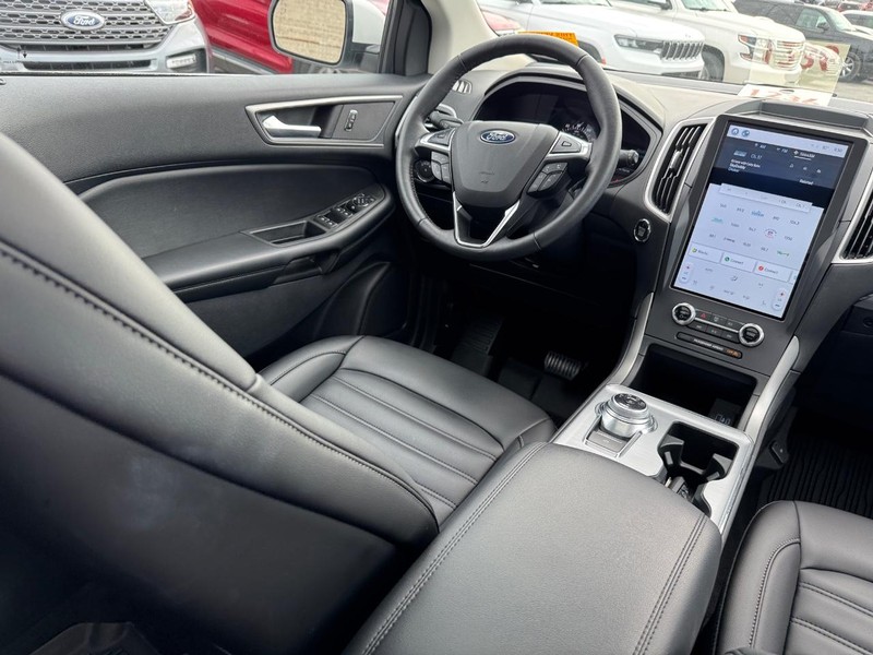 Ford Edge Vehicle Image 15