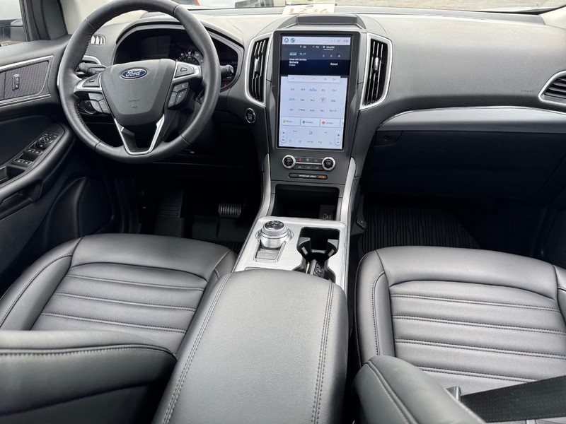 Ford Edge Vehicle Image 16