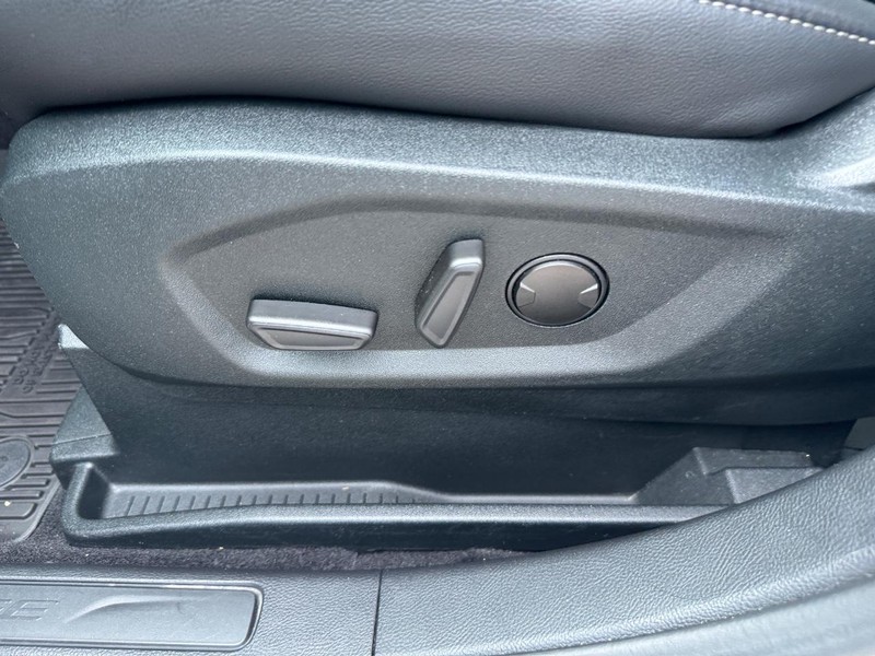 Ford Edge Vehicle Image 18
