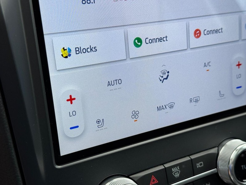 Ford Edge Vehicle Image 23