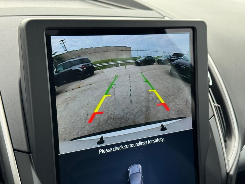 Ford Edge Vehicle Image 24