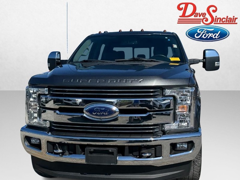 Ford Super Duty F-350 SRW Vehicle Image 02