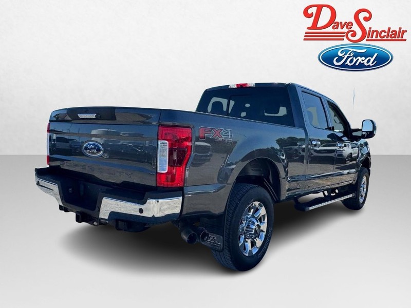Ford Super Duty F-350 SRW Vehicle Image 07