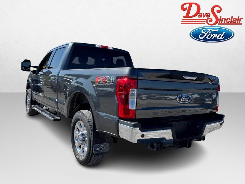 Ford Super Duty F-350 SRW Vehicle Image 09