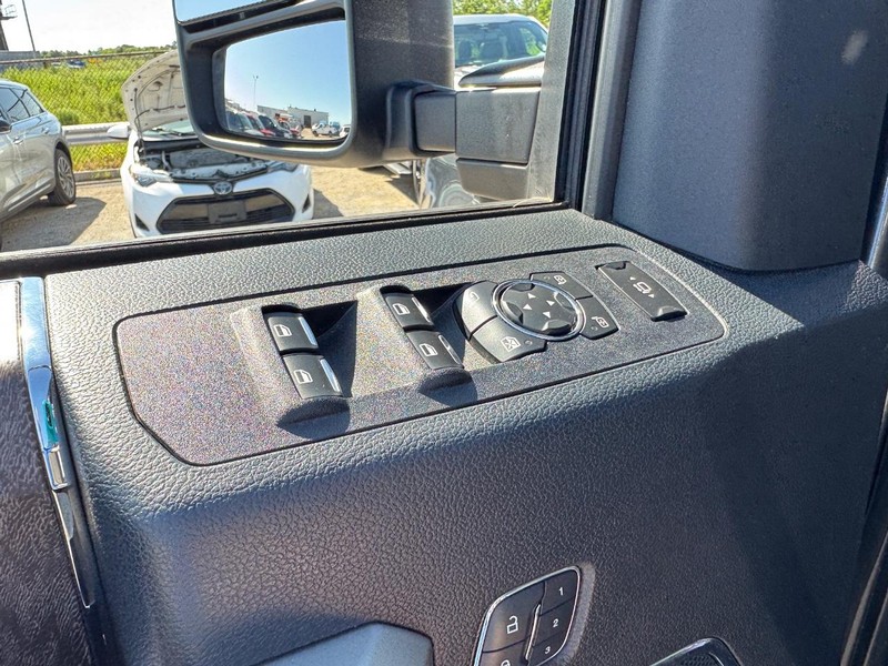Ford Super Duty F-350 SRW Vehicle Image 18