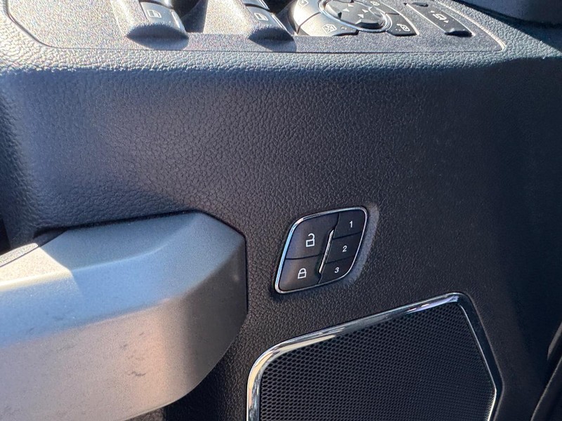 Ford Super Duty F-350 SRW Vehicle Image 19